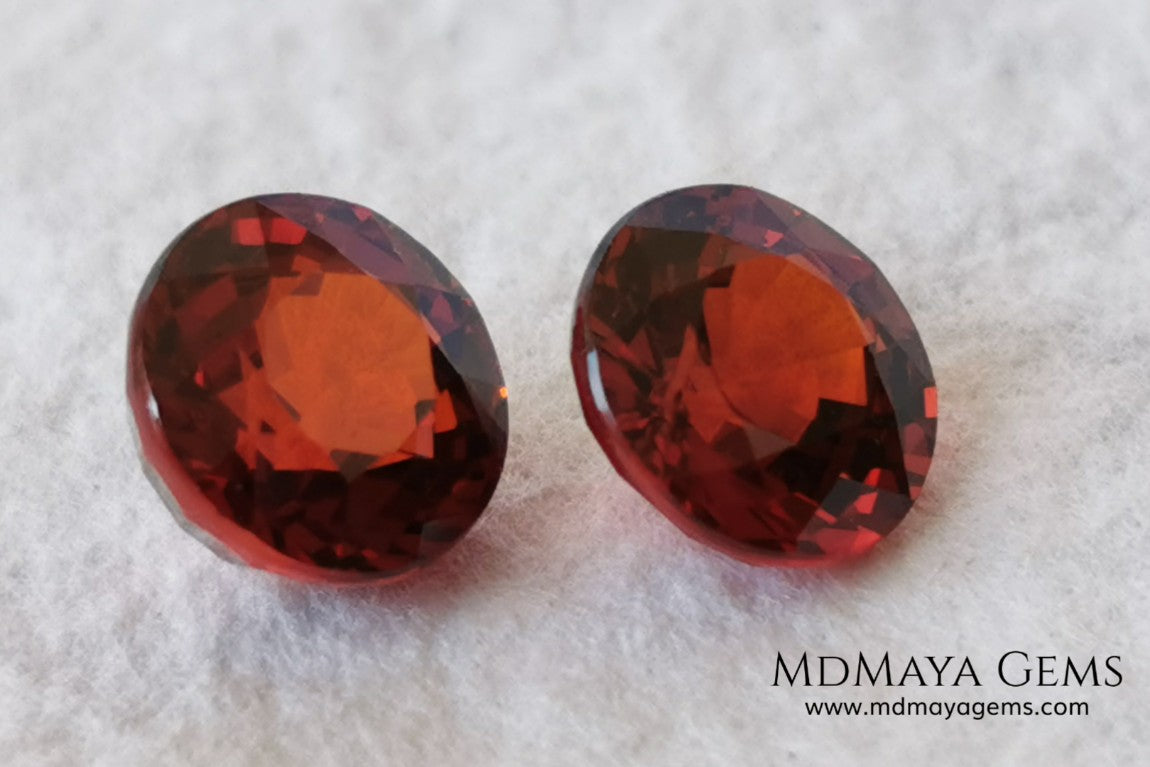 Dark Reddish Orange Spessartite Garnet Pair. 2.69 ct. Round cut. This pair of spessartites show a very saturated color and an incredible brightness, they will be amazing on some earrings. Pure color.