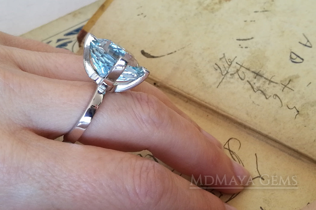 ﻿Luxury Light Blue Topaz and diamond ring in 18k white gold.  