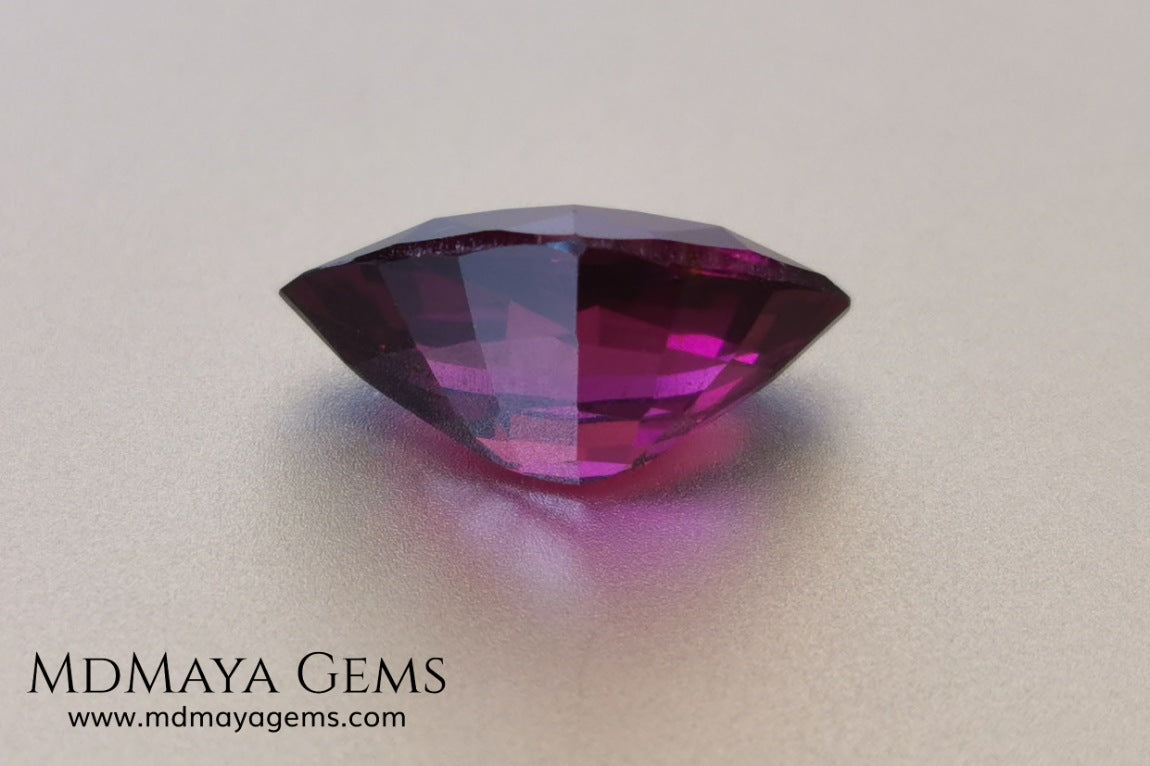 Reddish Purple Umbalite (Rhodolite Garnet), 3.29 ct, fancy cut. This natural and untreated gemstone shows a saturated color, has a very good cut and proportions, it will look perfect in any kind of jewelry. 