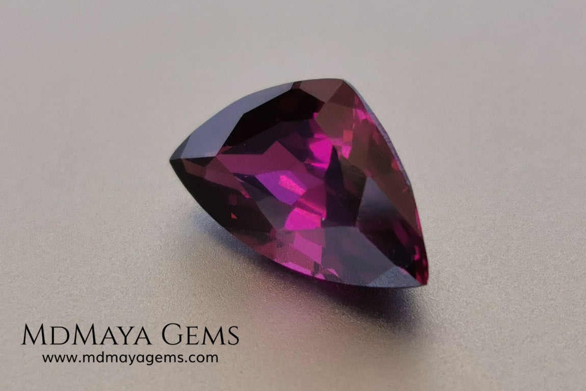 Reddish Purple Umbalite (Rhodolite Garnet), 3.29 ct, fancy cut. This natural and untreated gemstone shows a saturated color, has a very good cut and proportions, it will look perfect in any kind of jewelry. 