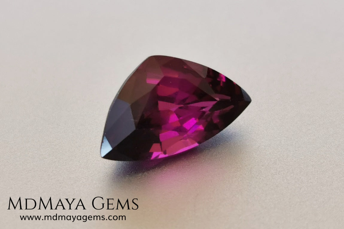 Reddish Purple Umbalite (Rhodolite Garnet), 3.29 ct, fancy cut. This natural and untreated gemstone shows a saturated color, has a very good cut and proportions, it will look perfect in any kind of jewelry. 