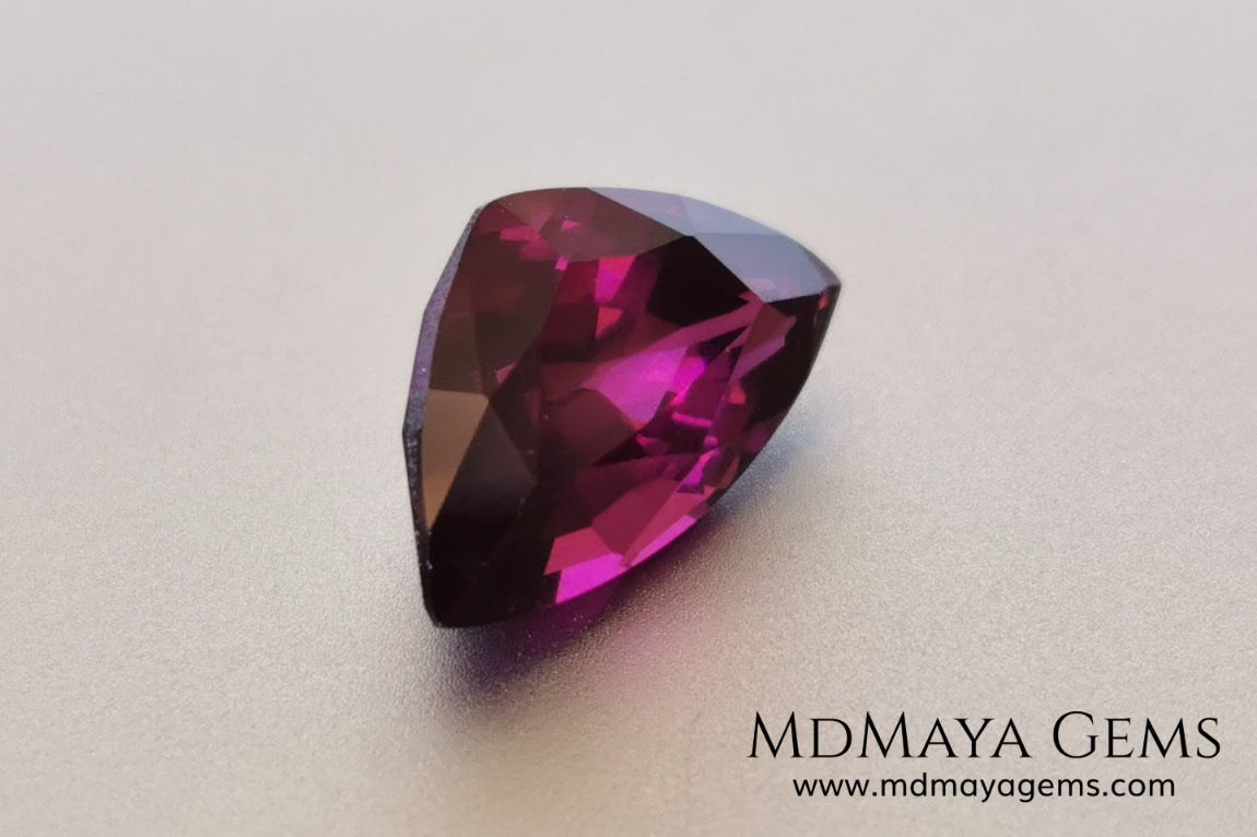 Reddish Purple Umbalite (Rhodolite Garnet), 3.29 ct, fancy cut. This natural and untreated gemstone shows a saturated color, has a very good cut and proportions, it will look perfect in any kind of jewelry. 