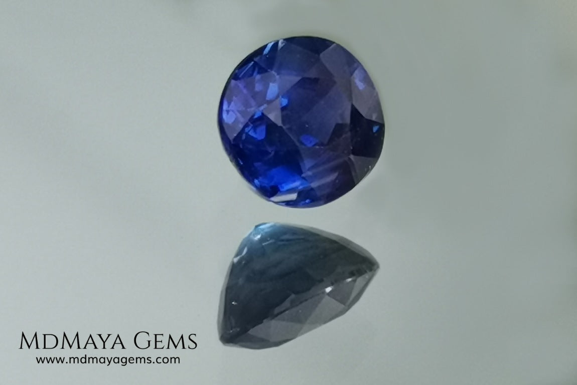 Untreated oval blue sapphire 1.01 ct. with certificate. This little more than a carat beauty is extremely beautiful. Its blue color is mesmerizing. Its origin is Sri Lanka. It will look perfect on your personalized jewelry.