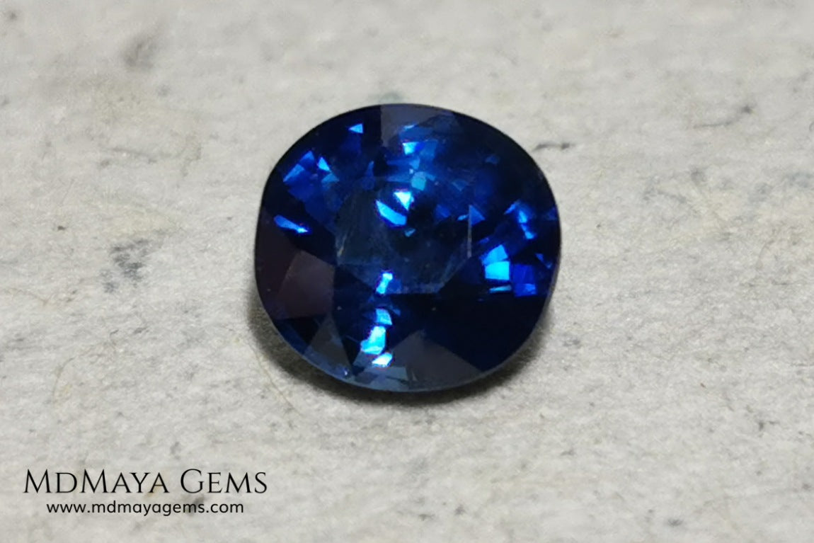 Untreated oval blue sapphire 1.01 ct. with certificate. This little more than a carat beauty is extremely beautiful. Its blue color is mesmerizing. Its origin is Sri Lanka. It will look perfect on your personalized jewelry.
