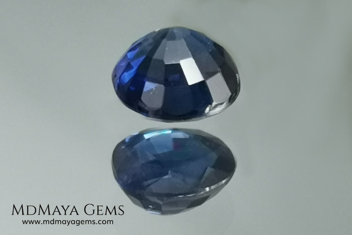 Untreated oval blue sapphire 1.01 ct. with certificate. This little more than a carat beauty is extremely beautiful. Its blue color is mesmerizing. Its origin is Sri Lanka. It will look perfect on your personalized jewelry.