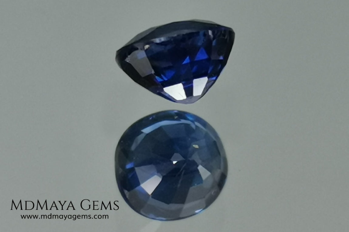 Untreated oval blue sapphire 1.01 ct. with certificate. This little more than a carat beauty is extremely beautiful. Its blue color is mesmerizing. Its origin is Sri Lanka. It will look perfect on your personalized jewelry.