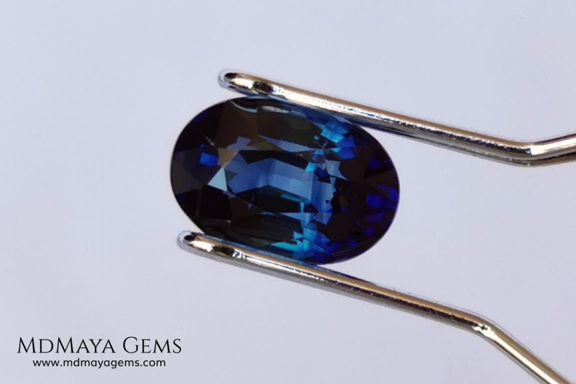  Untreated indigo blue sapphire 1.52, oval cut, certificate included.  This dark blue sapphire shows two shades of blue, one more vivid in the center of the gem and darker at the ends, its behavior under light is good, both in incandescent light and under natural light, it is a dark blue sapphire full of sparkles and life. Its elongated oval cut will be very beautiful in any piece of jewelry. This sapphire is ideal for those looking for untreated gemstones of any kind at a good price. 