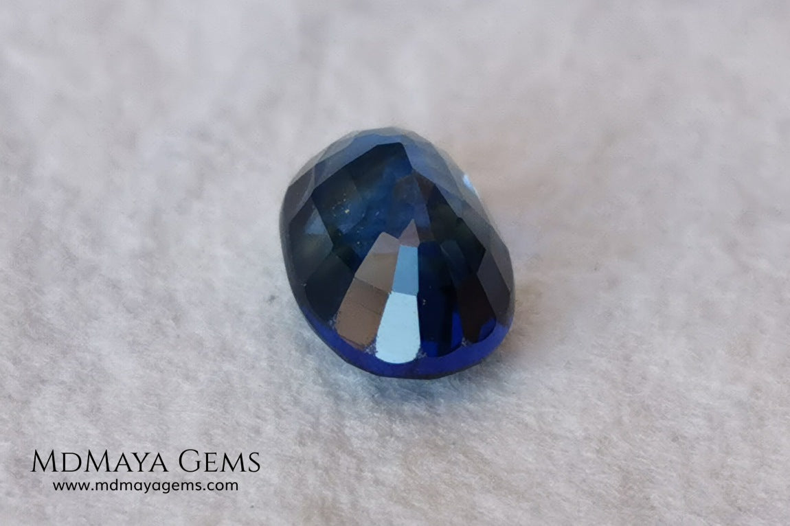  Untreated indigo blue sapphire 1.52, oval cut, certificate included.  This dark blue sapphire shows two shades of blue, one more vivid in the center of the gem and darker at the ends, its behavior under light is good, both in incandescent light and under natural light, it is a dark blue sapphire full of sparkles and life. Its elongated oval cut will be very beautiful in any piece of jewelry. This sapphire is ideal for those looking for untreated gemstones of any kind at a good price. 