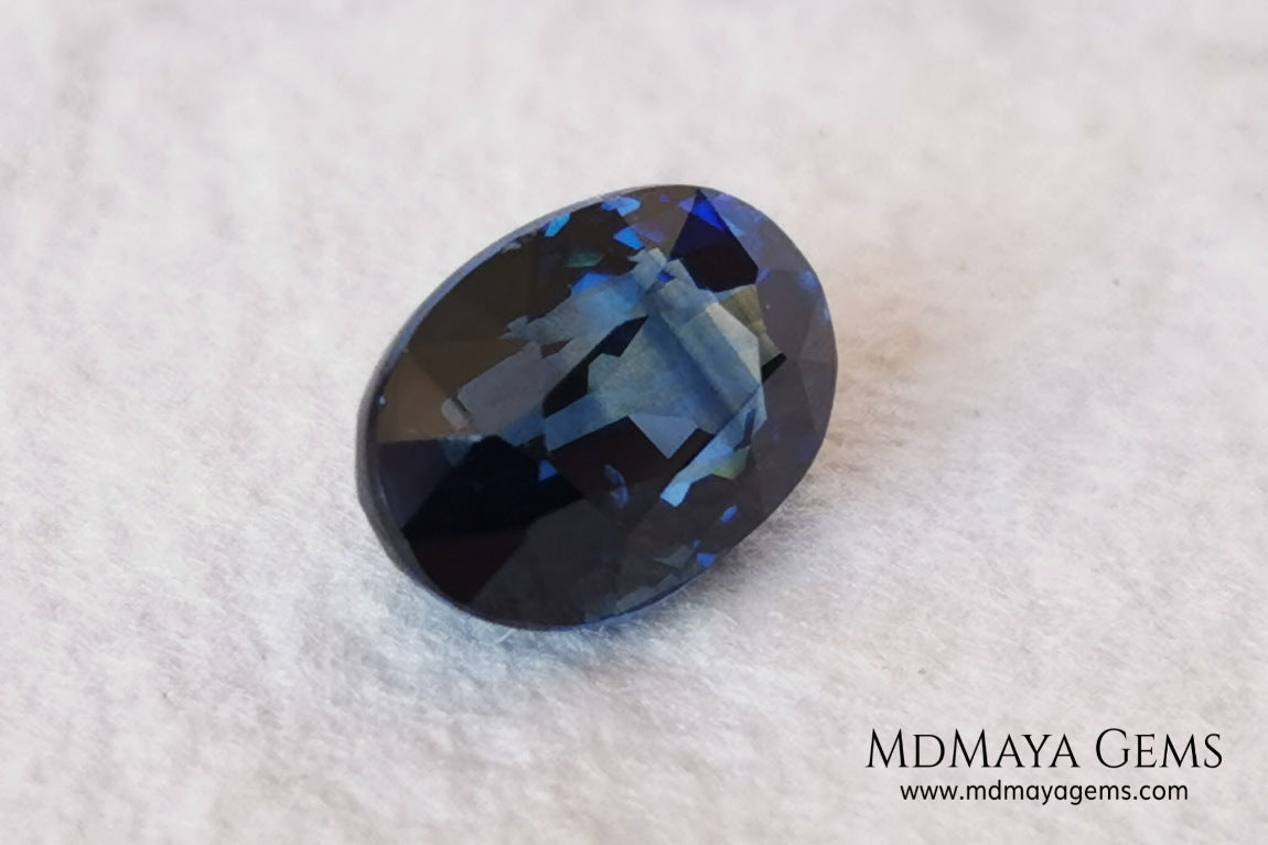  Untreated indigo blue sapphire 1.52, oval cut, certificate included.  This dark blue sapphire shows two shades of blue, one more vivid in the center of the gem and darker at the ends, its behavior under light is good, both in incandescent light and under natural light, it is a dark blue sapphire full of sparkles and life. Its elongated oval cut will be very beautiful in any piece of jewelry. This sapphire is ideal for those looking for untreated gemstones of any kind at a good price. 