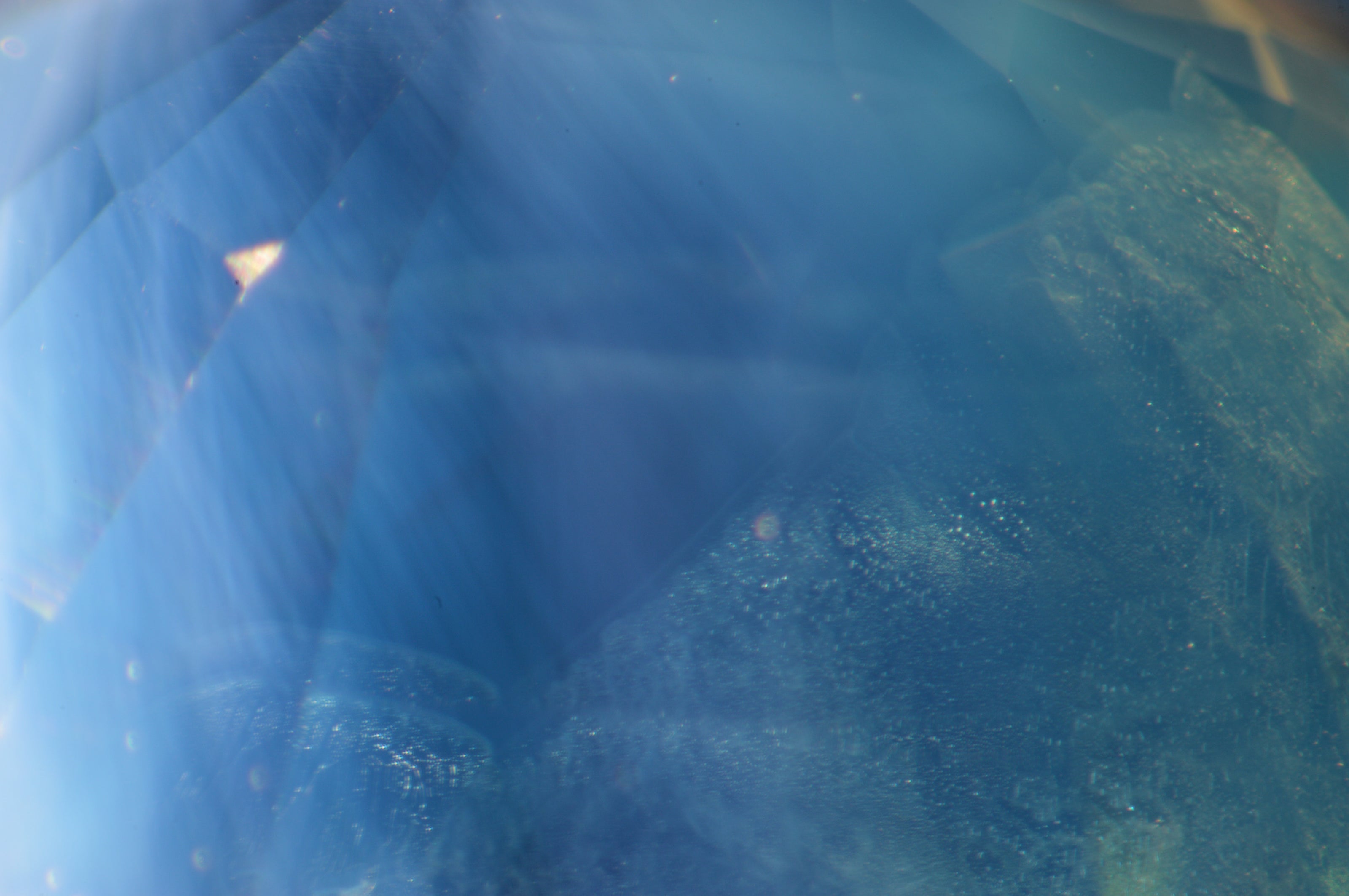 Inclusions in greenish blue sapphire 3.61 ct