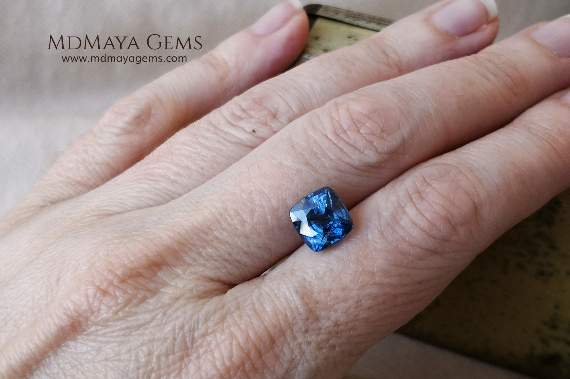 Unheated blue sapphire 5.32 ct for sale