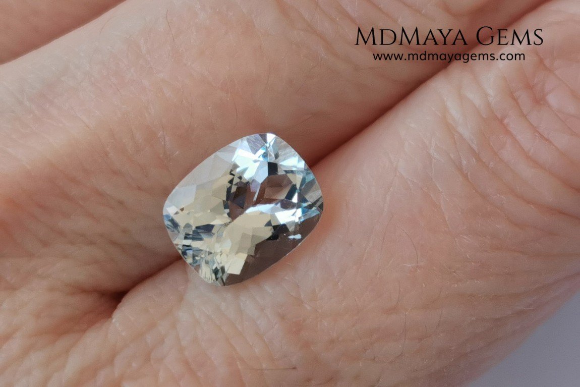 Beautiful very light aquamarine 2.79 ct cushion cut
