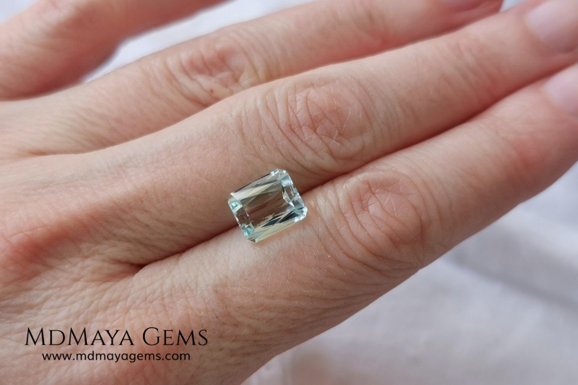 Elegant light blue aquamarine 3.08 ct emerald cut