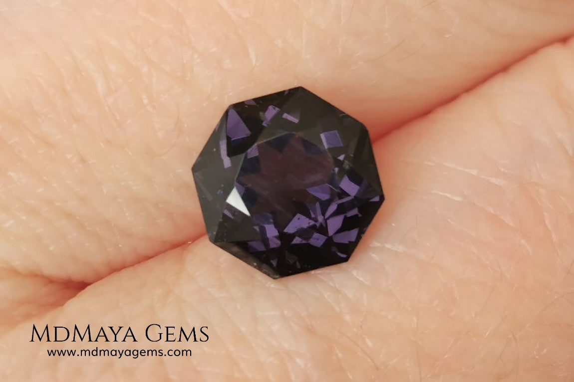  Beautiful Violetish Purple Spinel. Octagon Cut. 2.72 ct. Perfect Gemstone for an engagement ring o wedding ring. This untreated spinel under day light shows a dark purple color and under incandescent light is violetish purple plenty of sparkles. A very special gemstone.