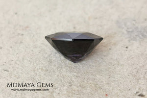  Beautiful Violetish Purple Spinel. Octagon Cut. 2.72 ct. Perfect Gemstone for an engagement ring o wedding ring. This untreated spinel under day light shows a dark purple color and under incandescent light is violetish purple plenty of sparkles. A very special gemstone.