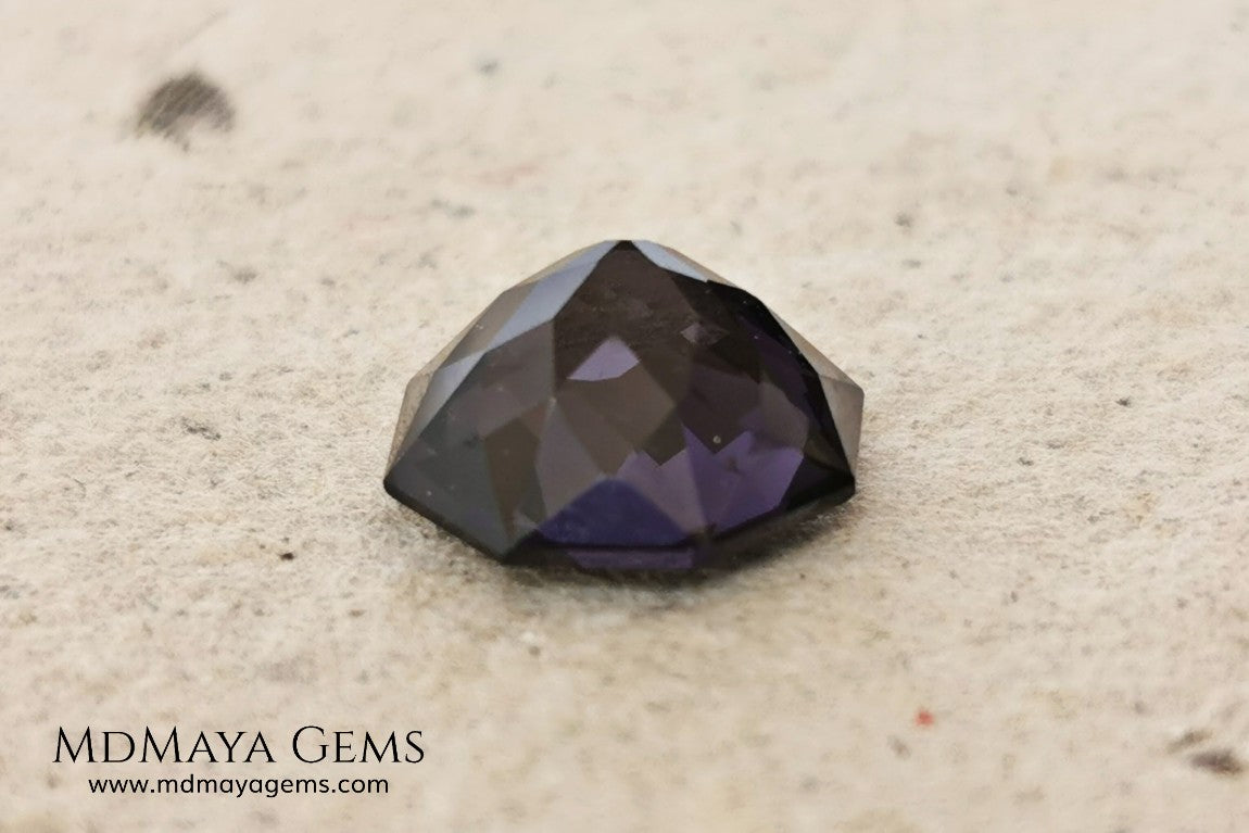  Beautiful Violetish Purple Spinel. Octagon Cut. 2.72 ct. Perfect Gemstone for an engagement ring o wedding ring. This untreated spinel under day light shows a dark purple color and under incandescent light is violetish purple plenty of sparkles. A very special gemstone.