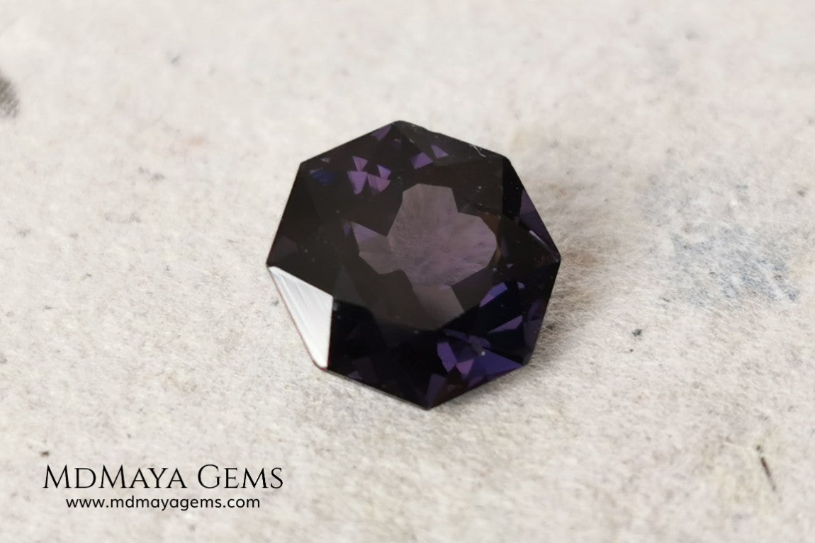  Beautiful Violetish Purple Spinel. Octagon Cut. 2.72 ct. Perfect Gemstone for an engagement ring o wedding ring. This untreated spinel under day light shows a dark purple color and under incandescent light is violetish purple plenty of sparkles. A very special gemstone.