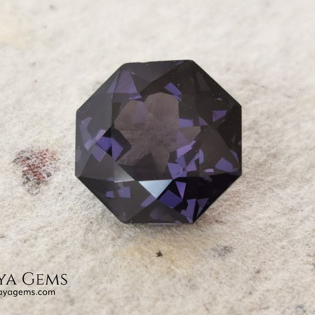  Beautiful Violetish Purple Spinel. Octagon Cut. 2.72 ct. Perfect Gemstone for an engagement ring o wedding ring. This untreated spinel under day light shows a dark purple color and under incandescent light is violetish purple plenty of sparkles. A very special gemstone.